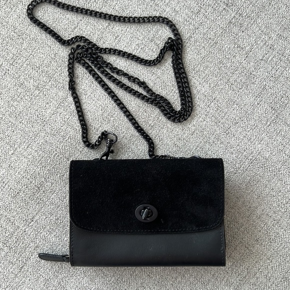 KIKO LEATHER TWO-TONE CROSSBODY | BLACK small wallet bag chain strap - Picture 2 of 16